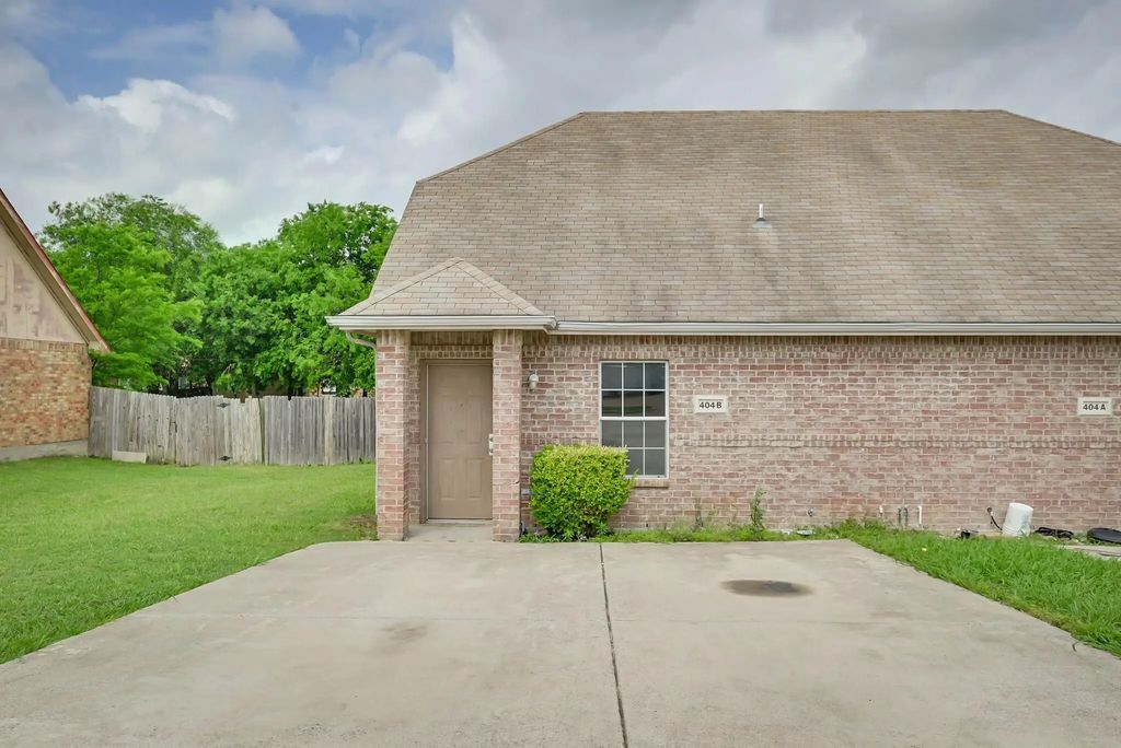 404 Kings Way Drive B, Mansfield