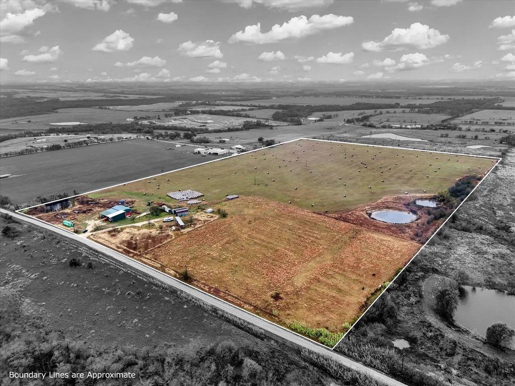 689 County Road 464, Bruceville Eddy