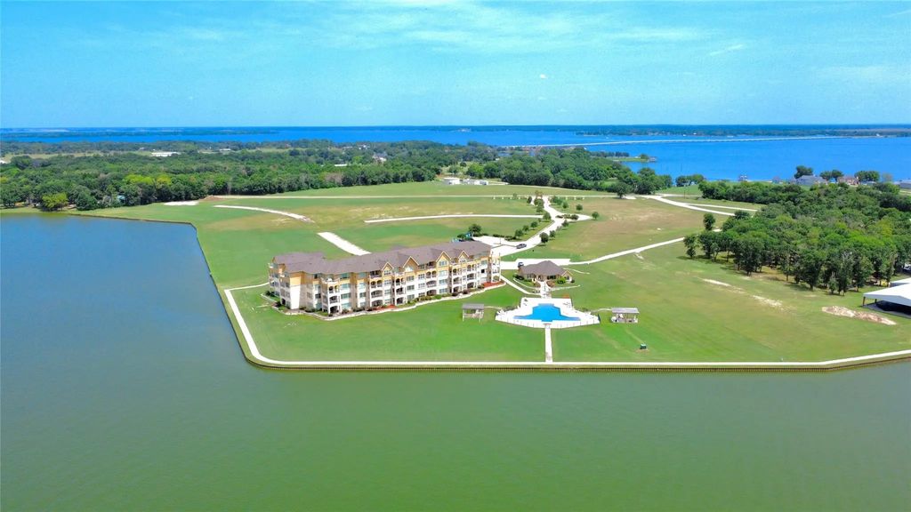 9900 Northshore Boulevard 3402, Corsicana