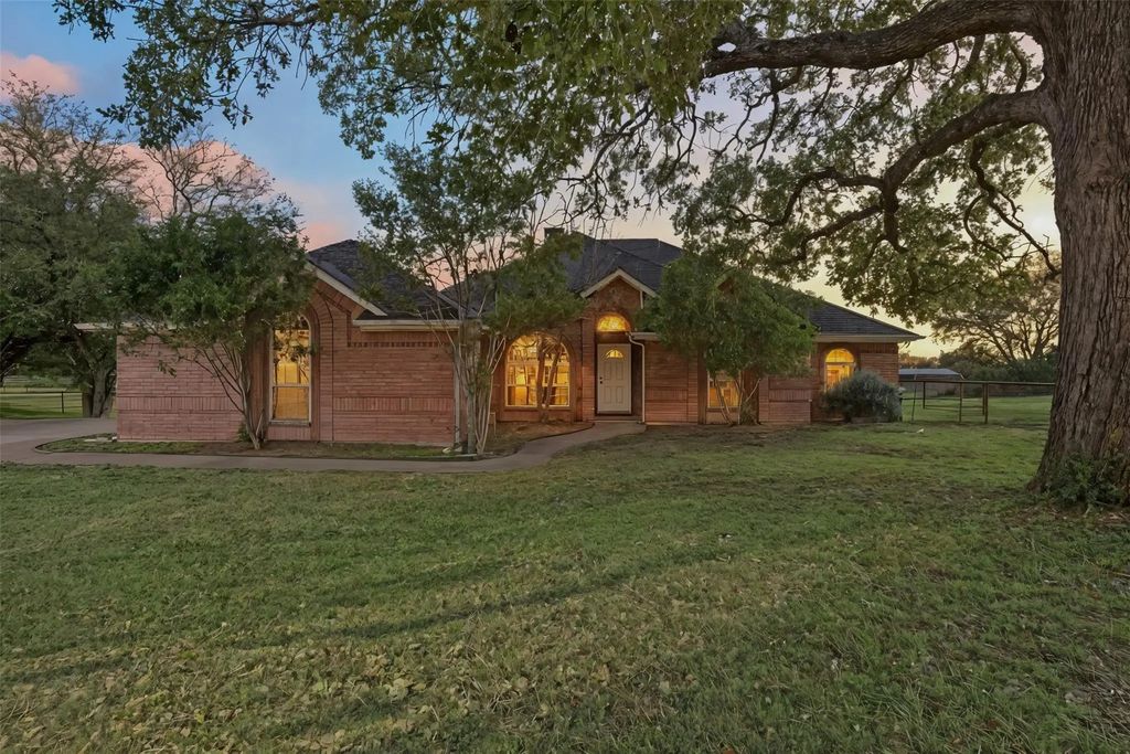3300 Hummingbird Court, Granbury