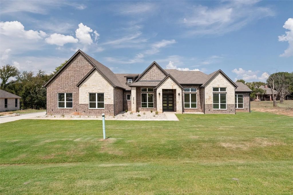 2416 Candlestick Drive, Granbury
