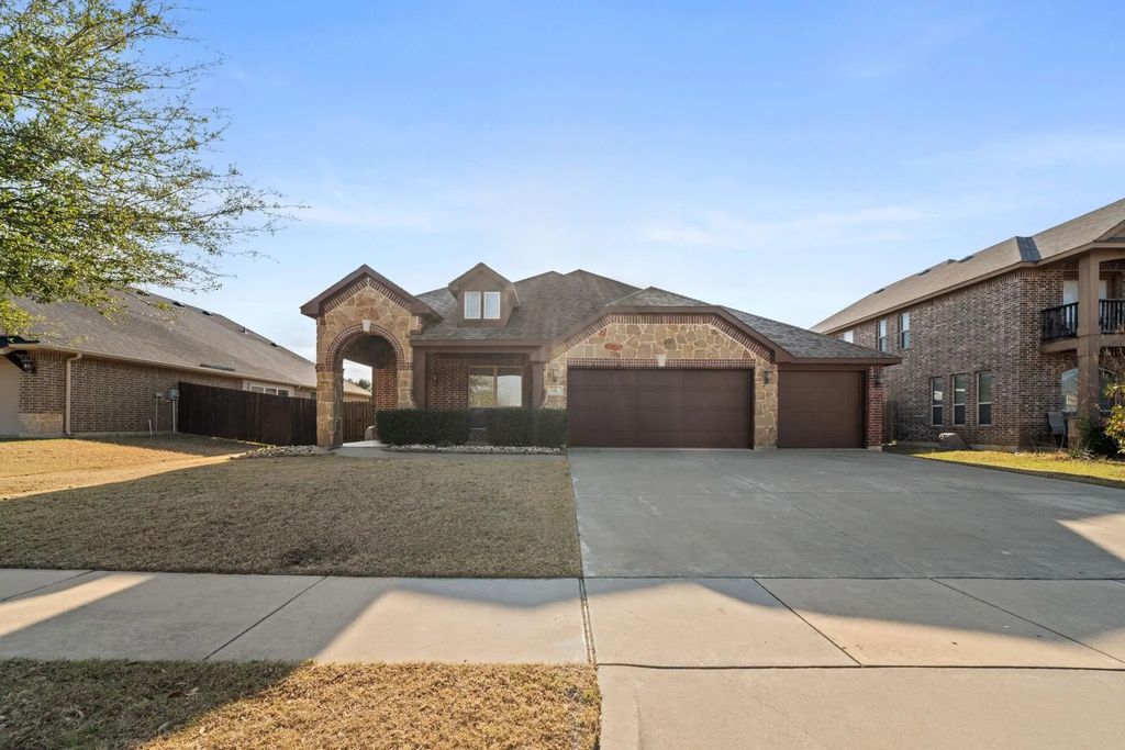 1205 Sundrop Drive, Mansfield