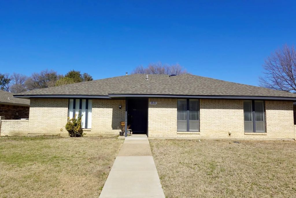 1831 Kensington Drive, Carrollton