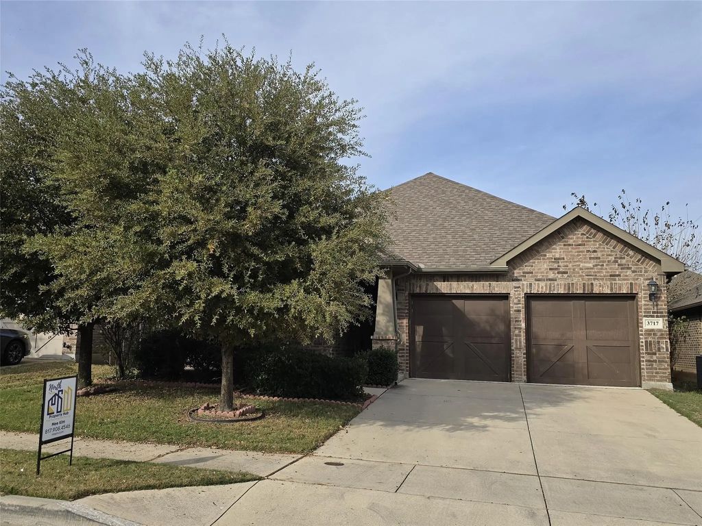 3717 Peach Blossom Road, Fort Worth
