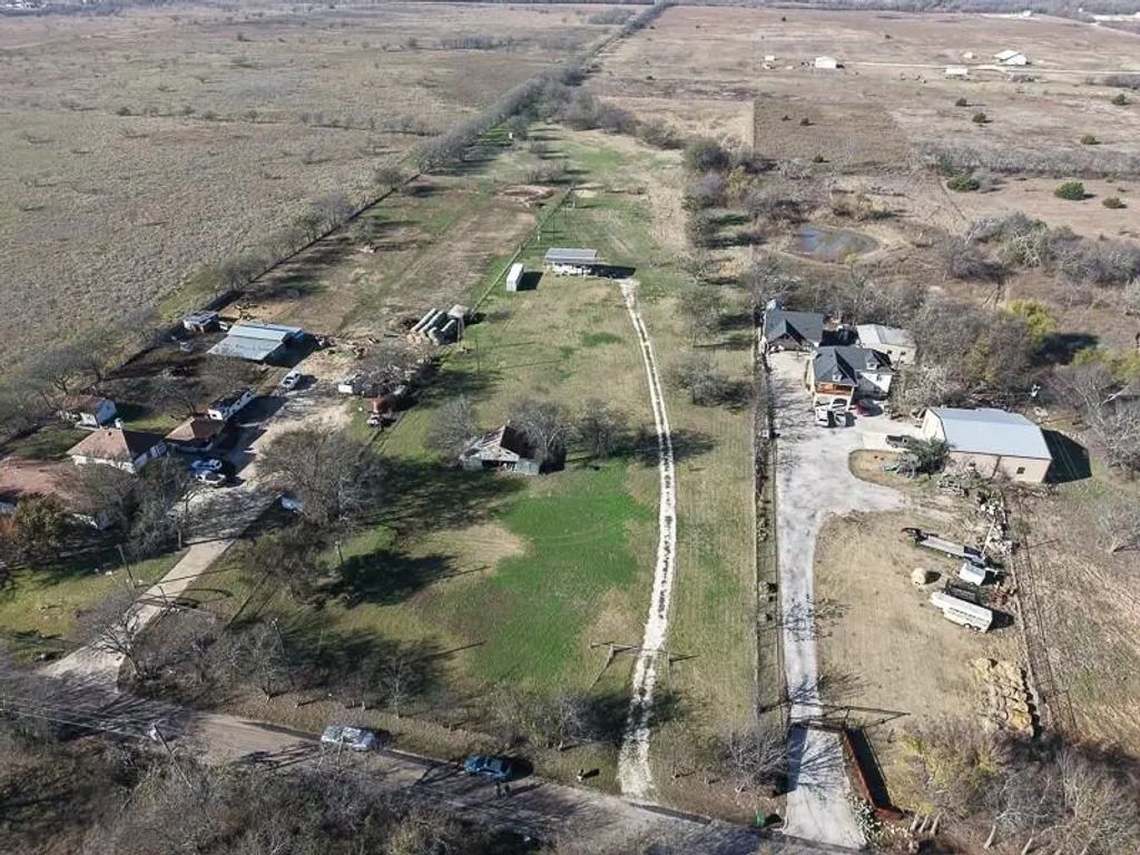 8421 County Road 1014, Joshua