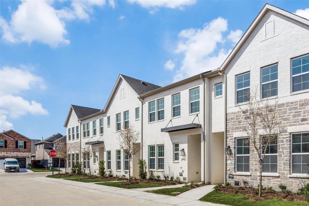 9915 Schramm Street, Irving
