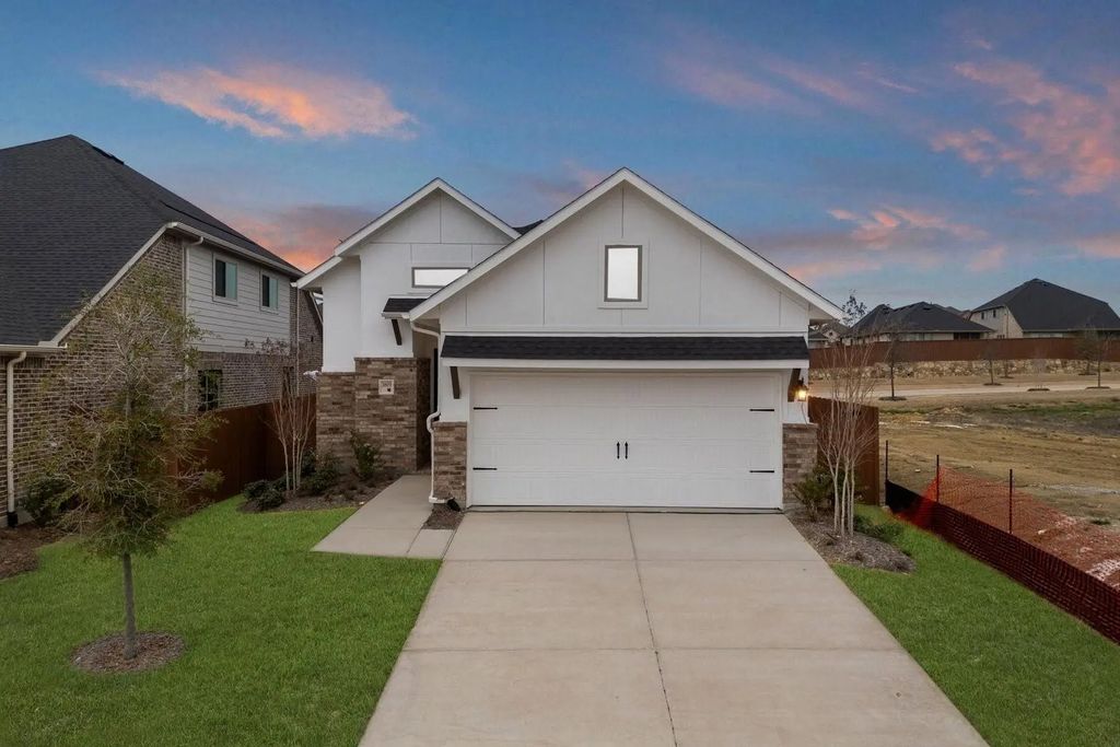 3809 Lakefield Drive, Heartland