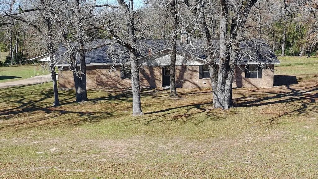 325 An County Road 4271, Palestine