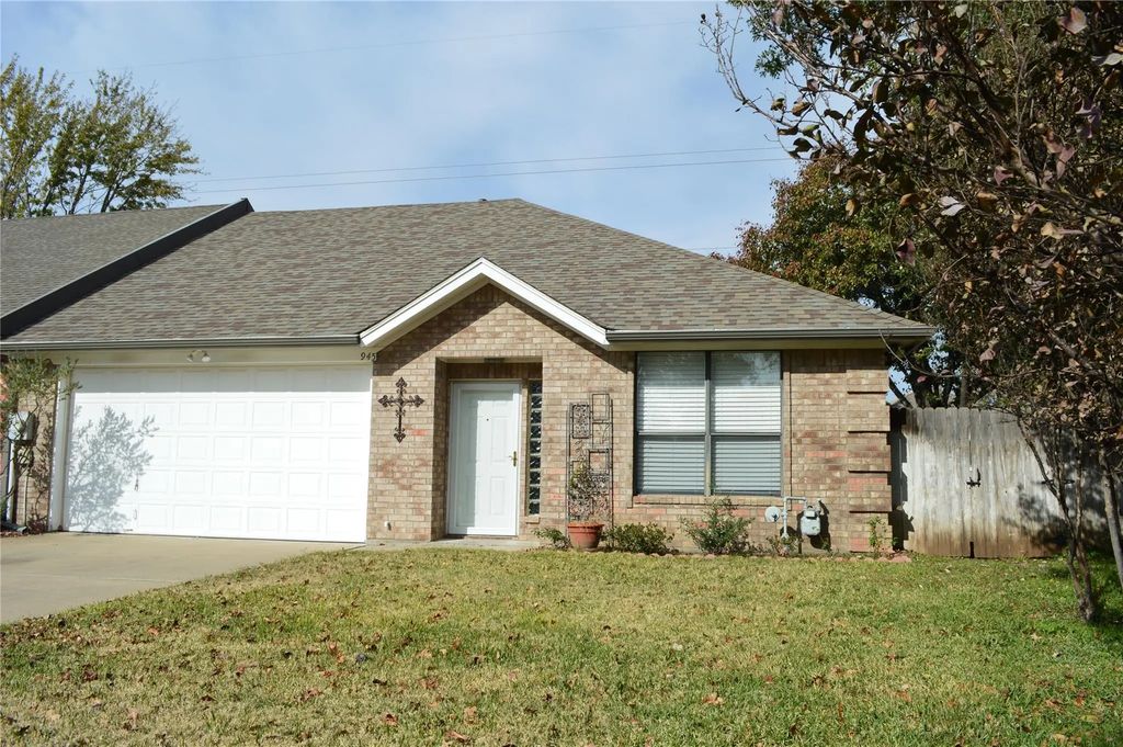 945 Heather Court, Weatherford