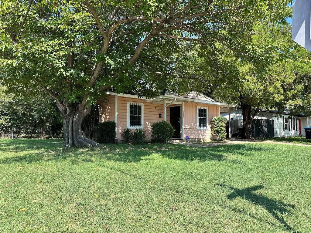 3744 S Hughes Avenue, Fort Worth