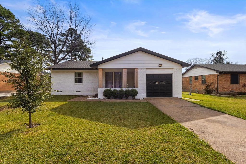 206 W Vista Drive, Garland