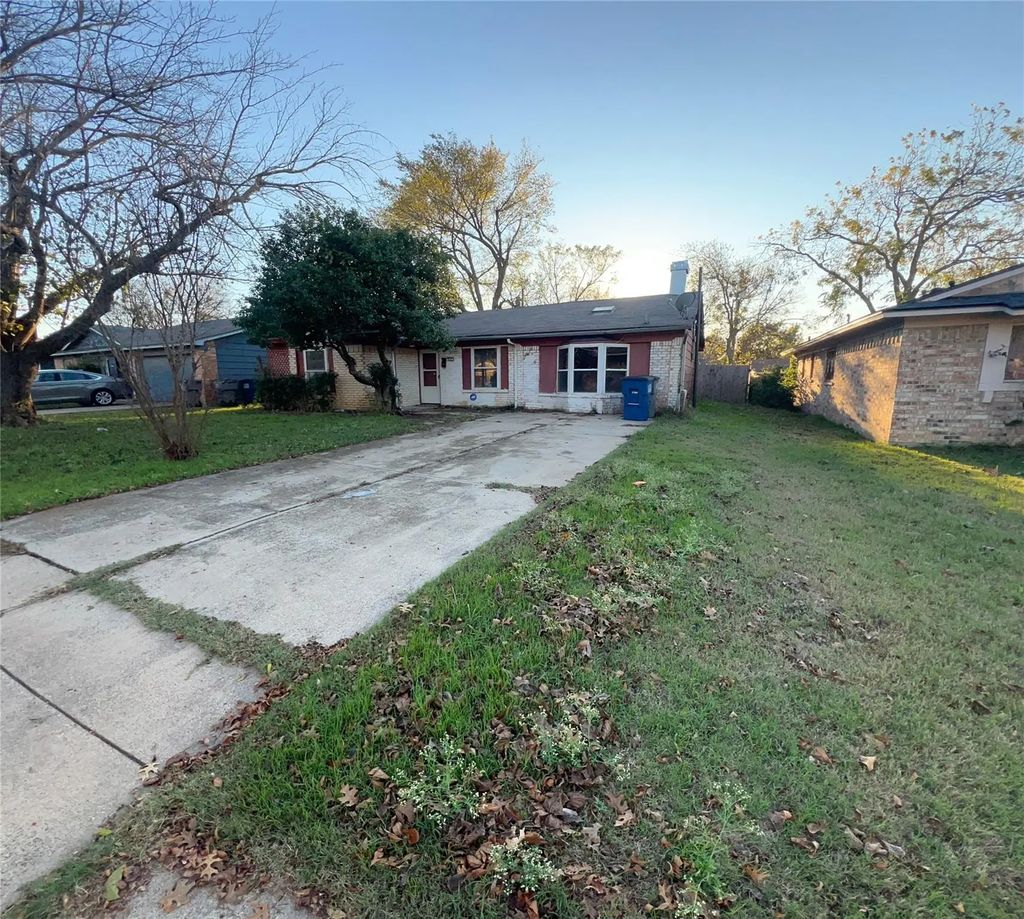 2421 Suffolk Lane, Lancaster