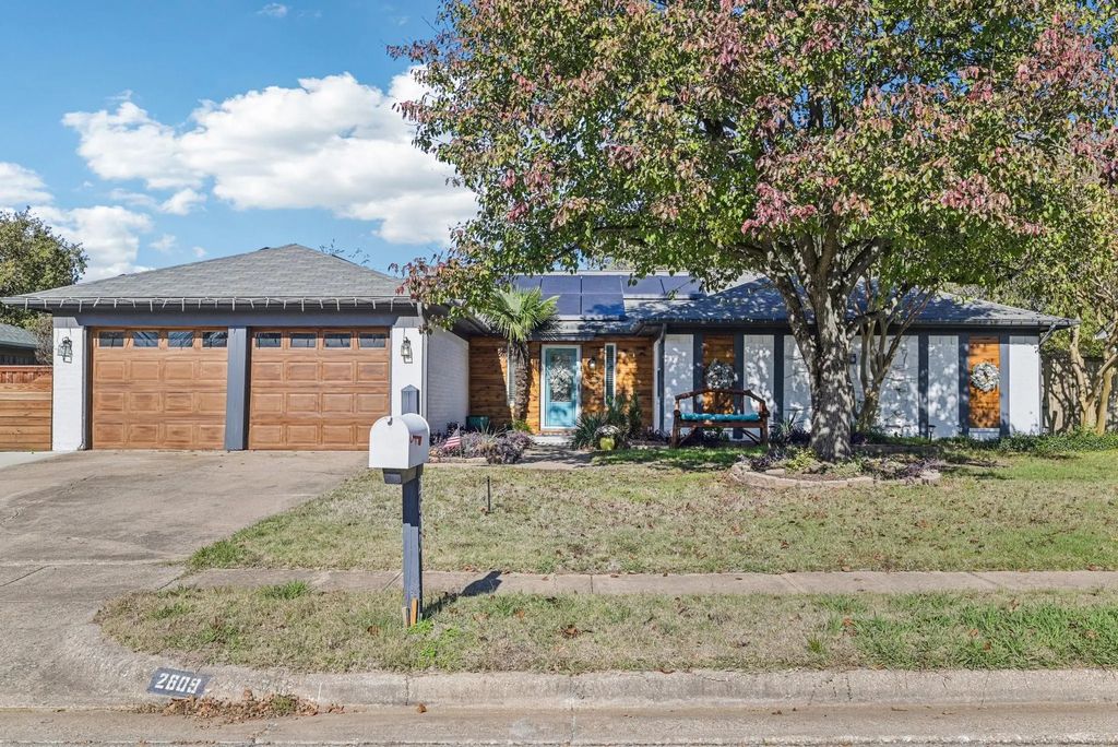 2609 Meadow Green, Bedford