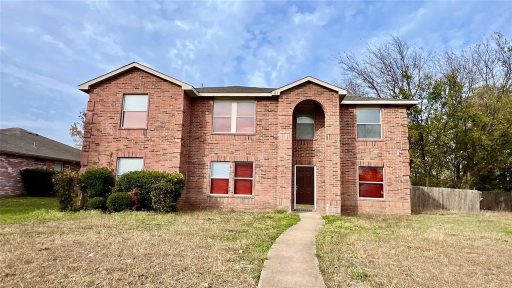 651 Bluechalk Drive, Cedar Hill