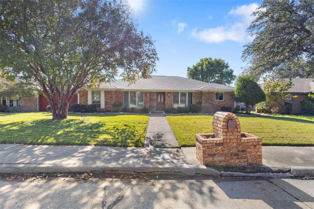 1924 Robin Meadow Drive, Carrollton