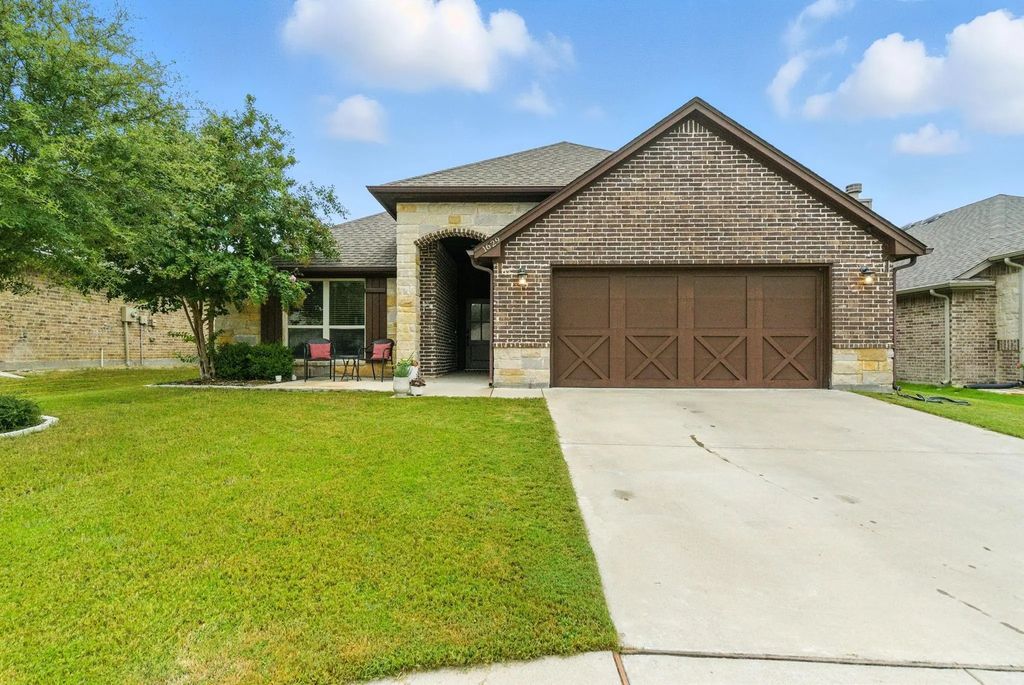 1629 Town Creek Circle, Weatherford