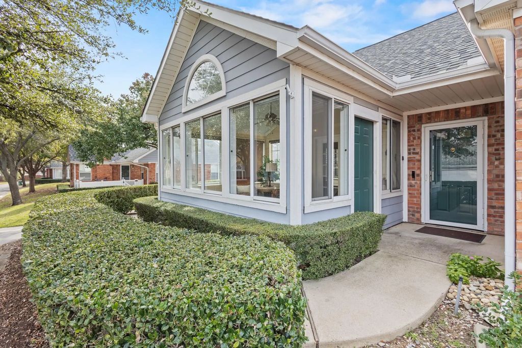 2224 Countryside Drive 2224, Bedford