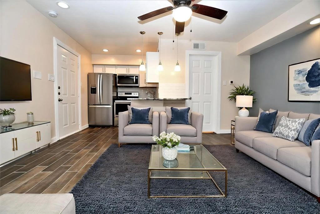 9821 Walnut Street 303, Dallas