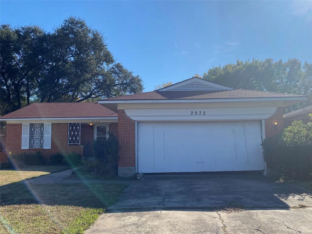 2932 Bay Oaks Drive, Dallas
