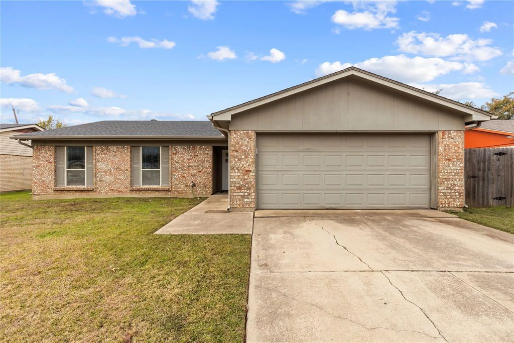 1245 N Knowles Drive, Saginaw
