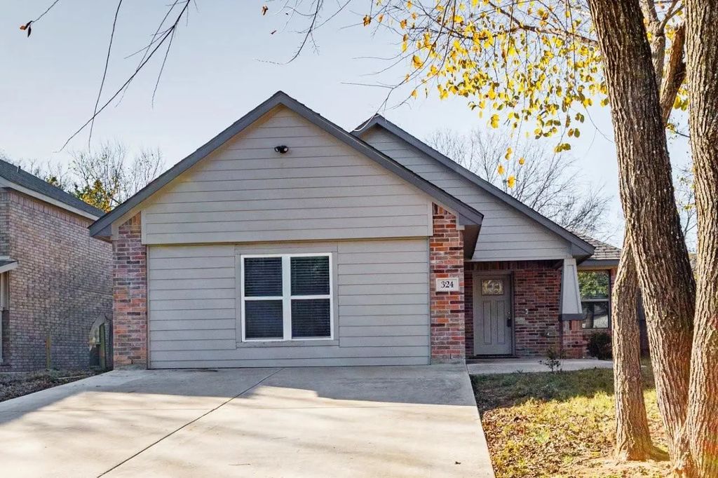 324 S Watson Street, Alvarado