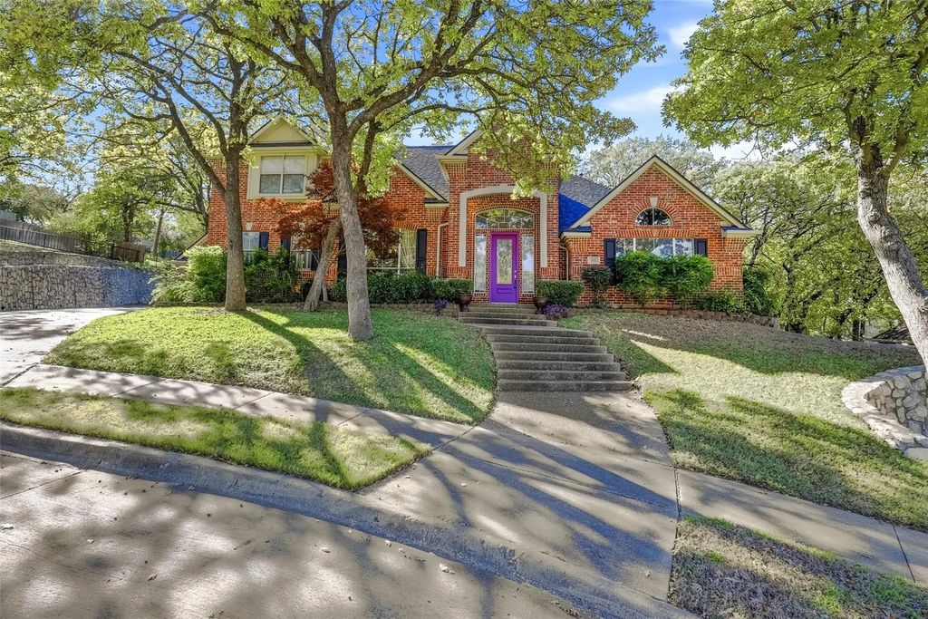 812 Lake View Court E, Crowley