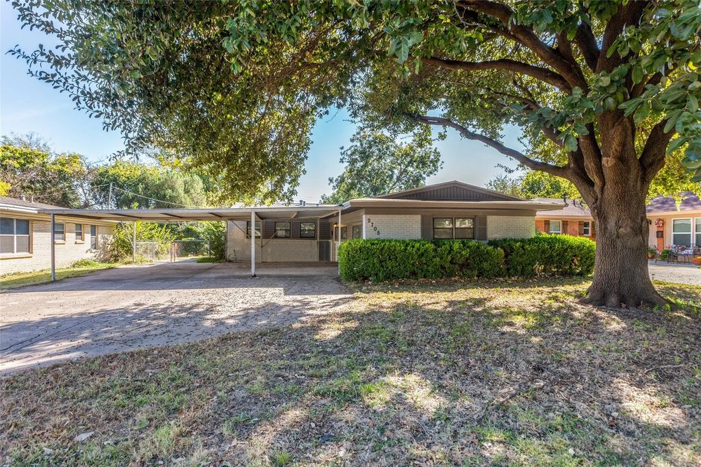 2705 W Fuller Avenue, Fort Worth