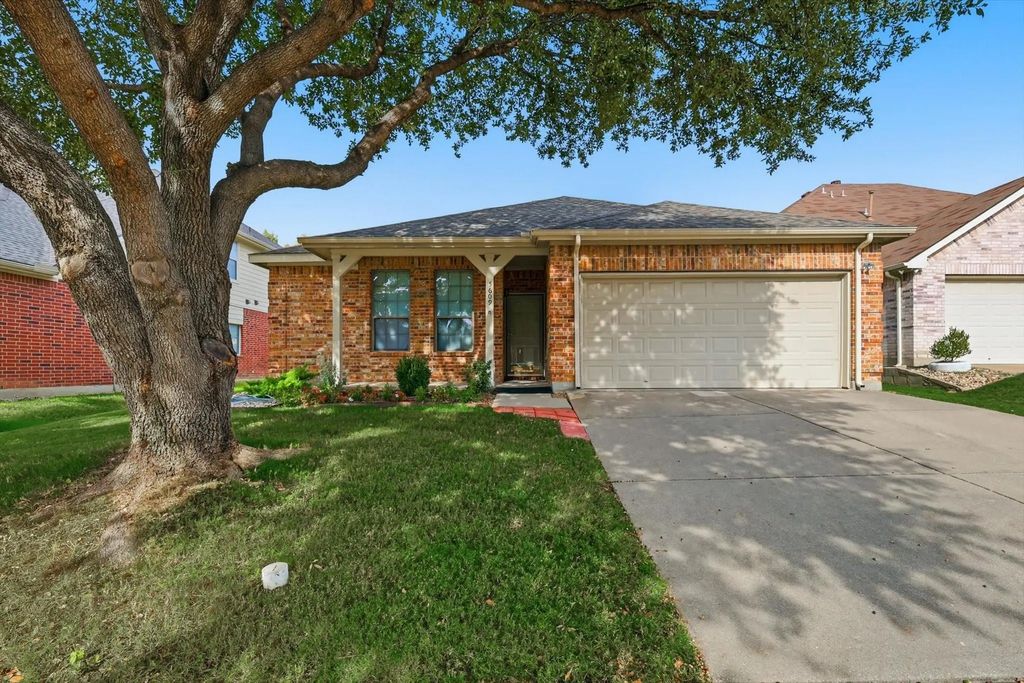 5609 Desert Willow Court, Fort Worth