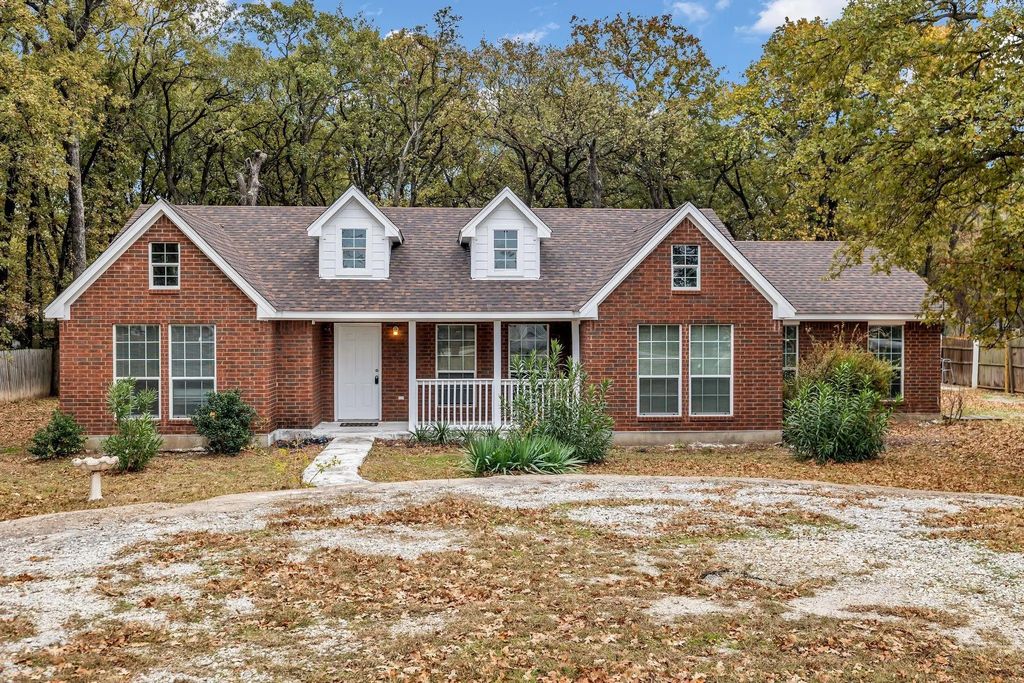 4818 Blue Water Circle, Granbury