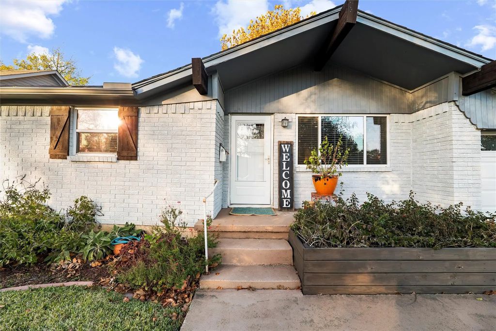 1310 Airline Drive, Grapevine