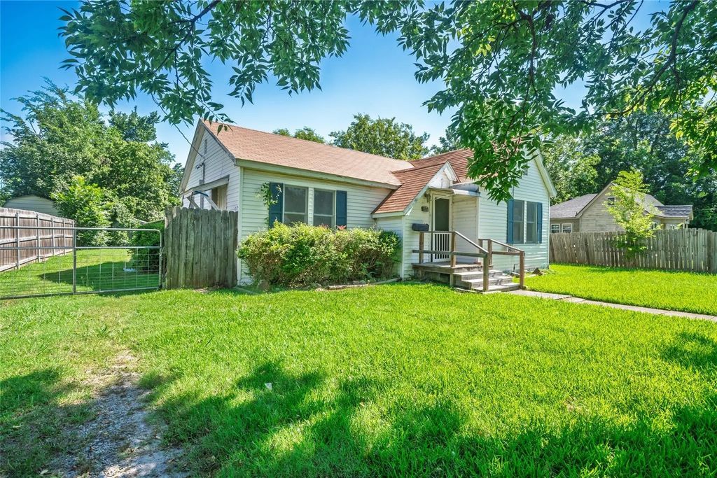 207 California Street E, Sulphur Springs