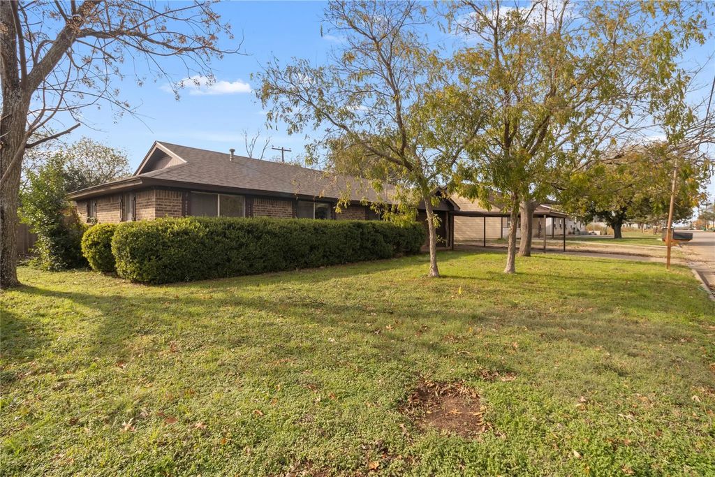 208 N Harrison Street, McGregor