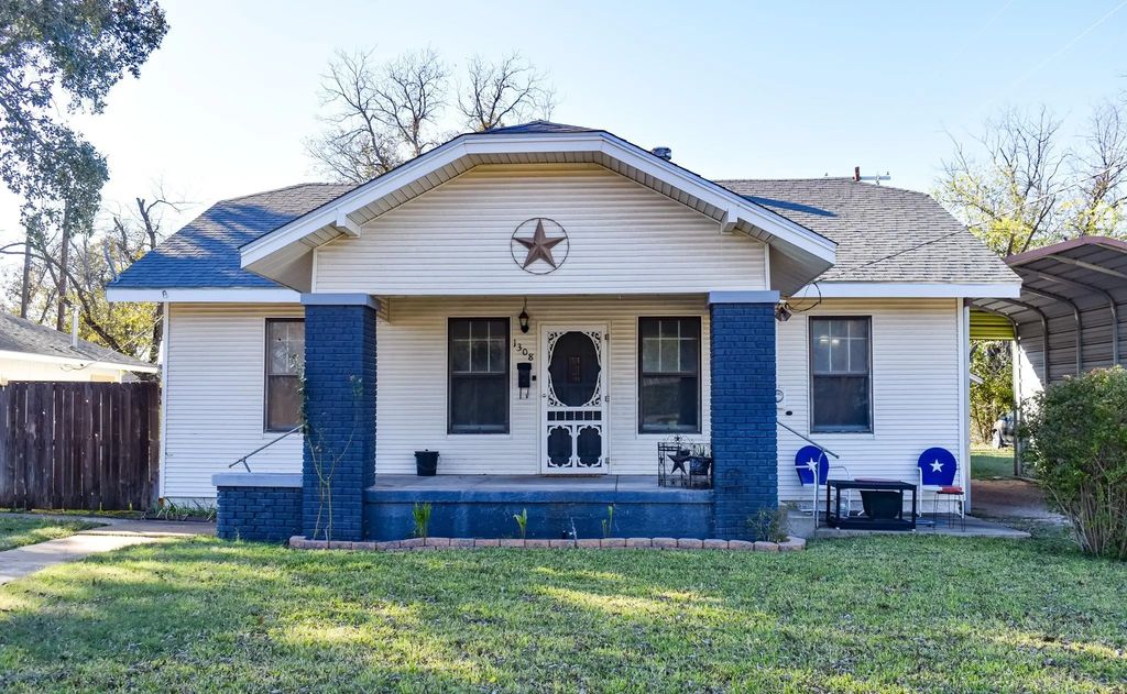 1308 S Cypress, Brady