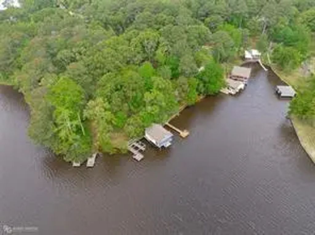 42, T Madonna Drive, Benton