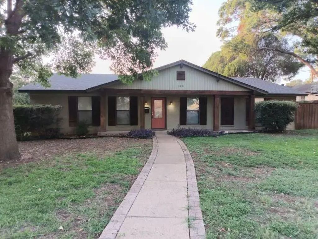 3831 Crestpark Drive, Farmers Branch