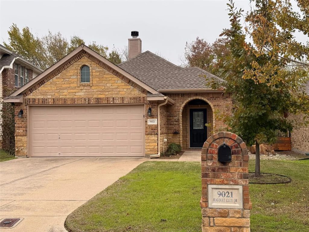 9021 Racquet Club Drive, Fort Worth