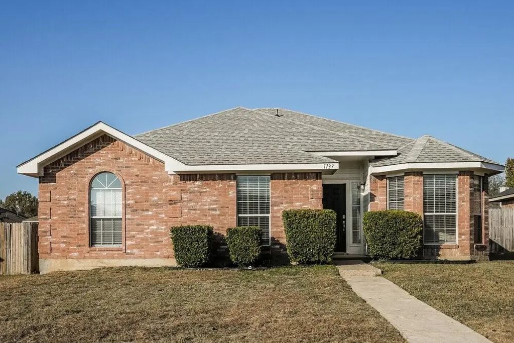 1137 Alicia Lane, Lancaster