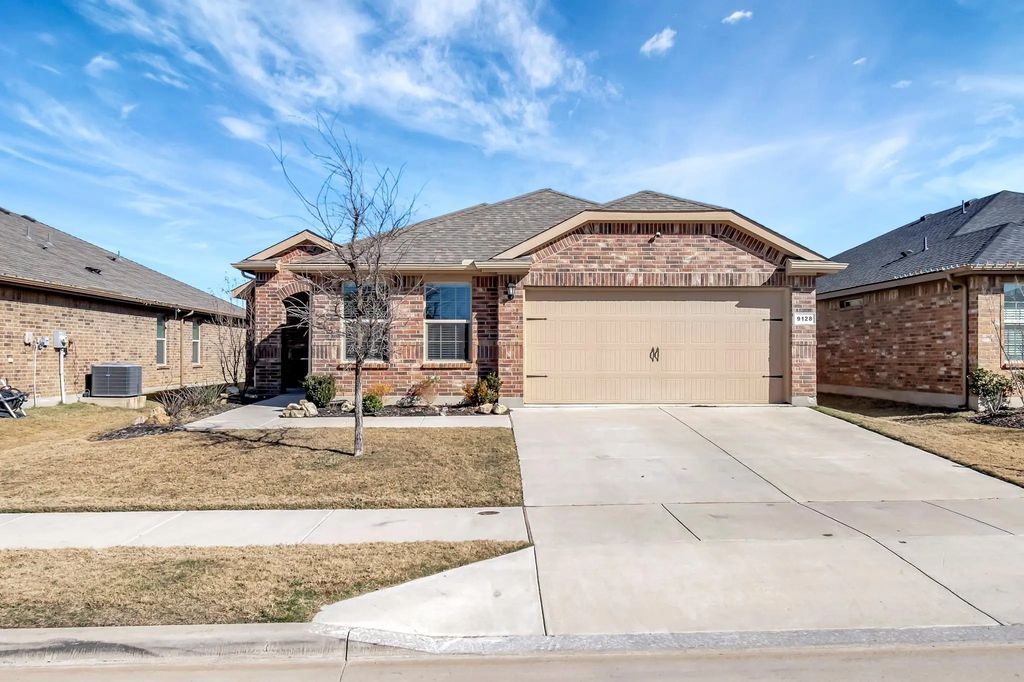 9128 High Stirrup Lane, Fort Worth