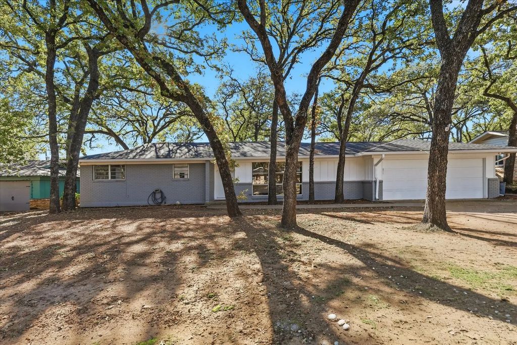 649 Ponderosa Drive, Hurst
