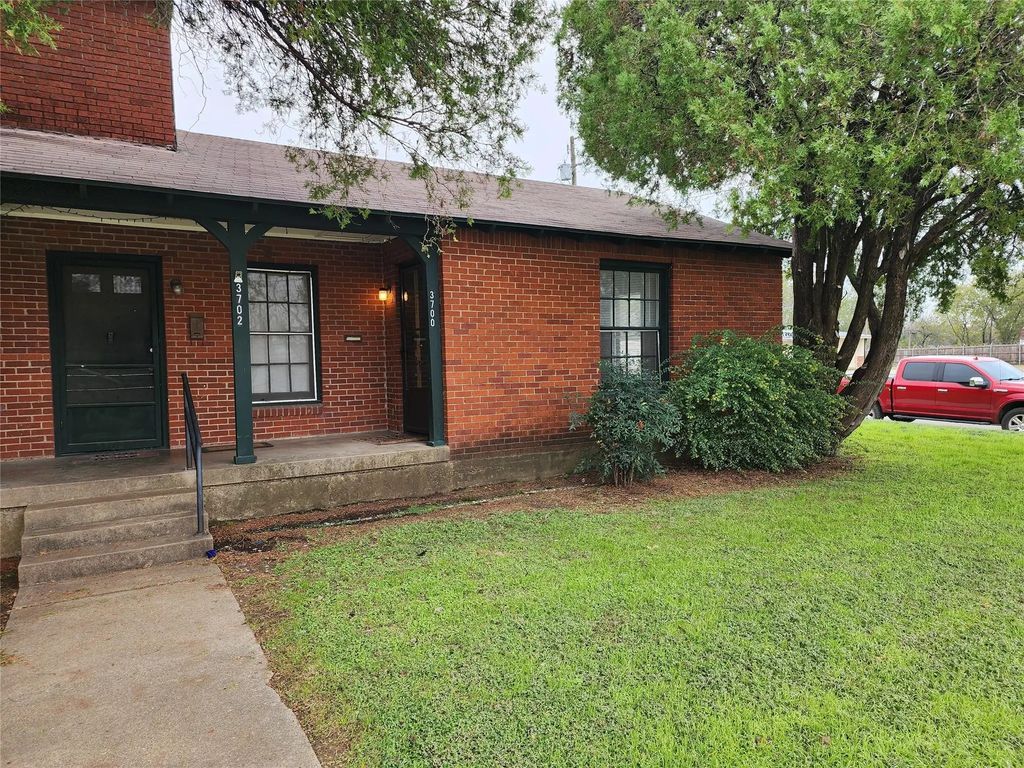 3700 Meadowbrook Drive, Fort Worth