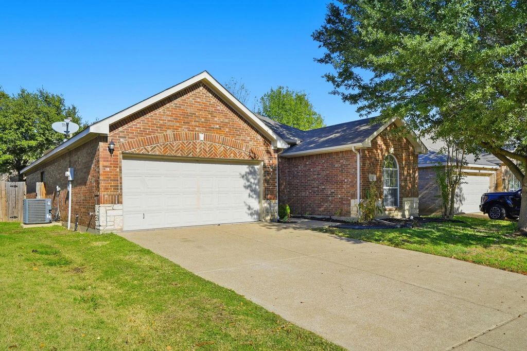 629 Nemitz Street, Crowley