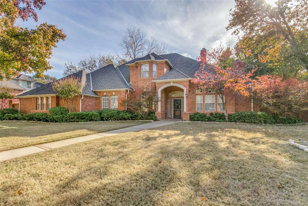 2805 Red Oak Court E, Colleyville