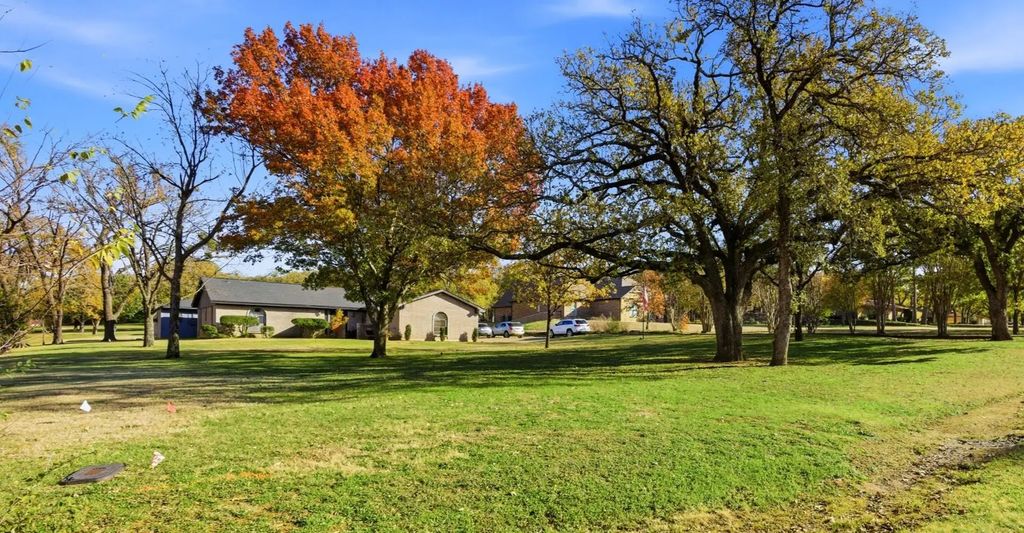 2065 Trailwood Drive W, Burleson