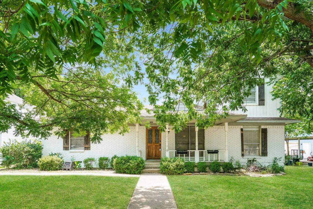 206 E 5th Street, Ferris