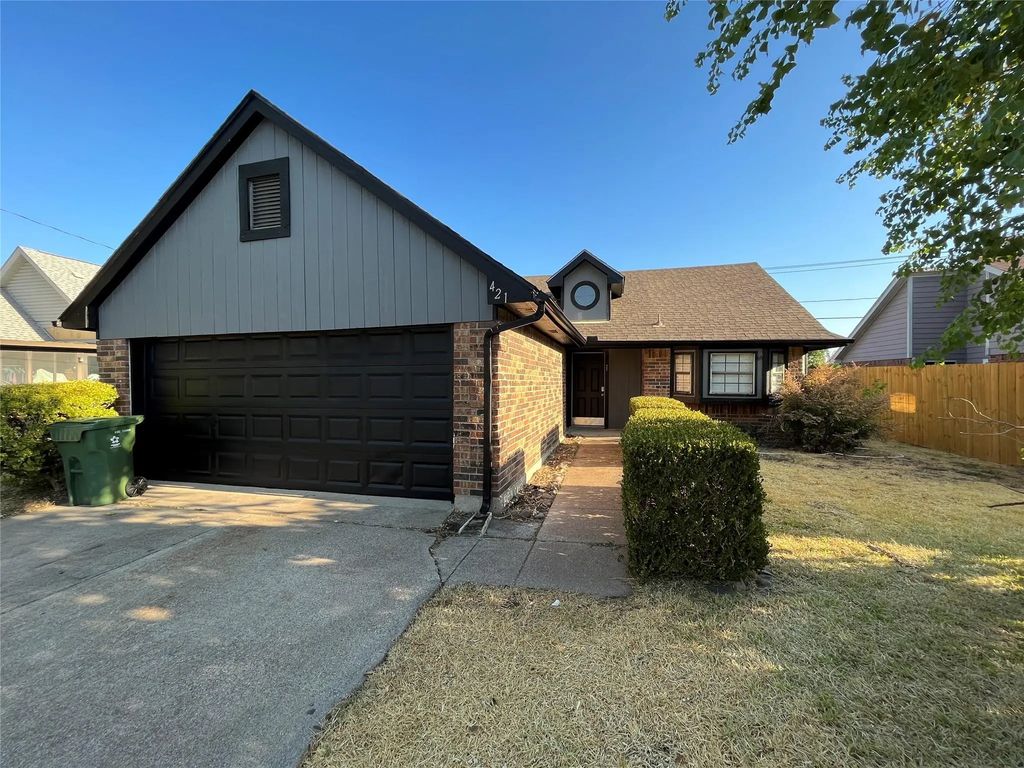 421 Red Coat Lane, Arlington