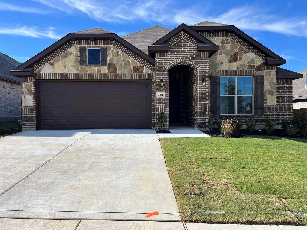 913 Beverly Drive, Cleburne