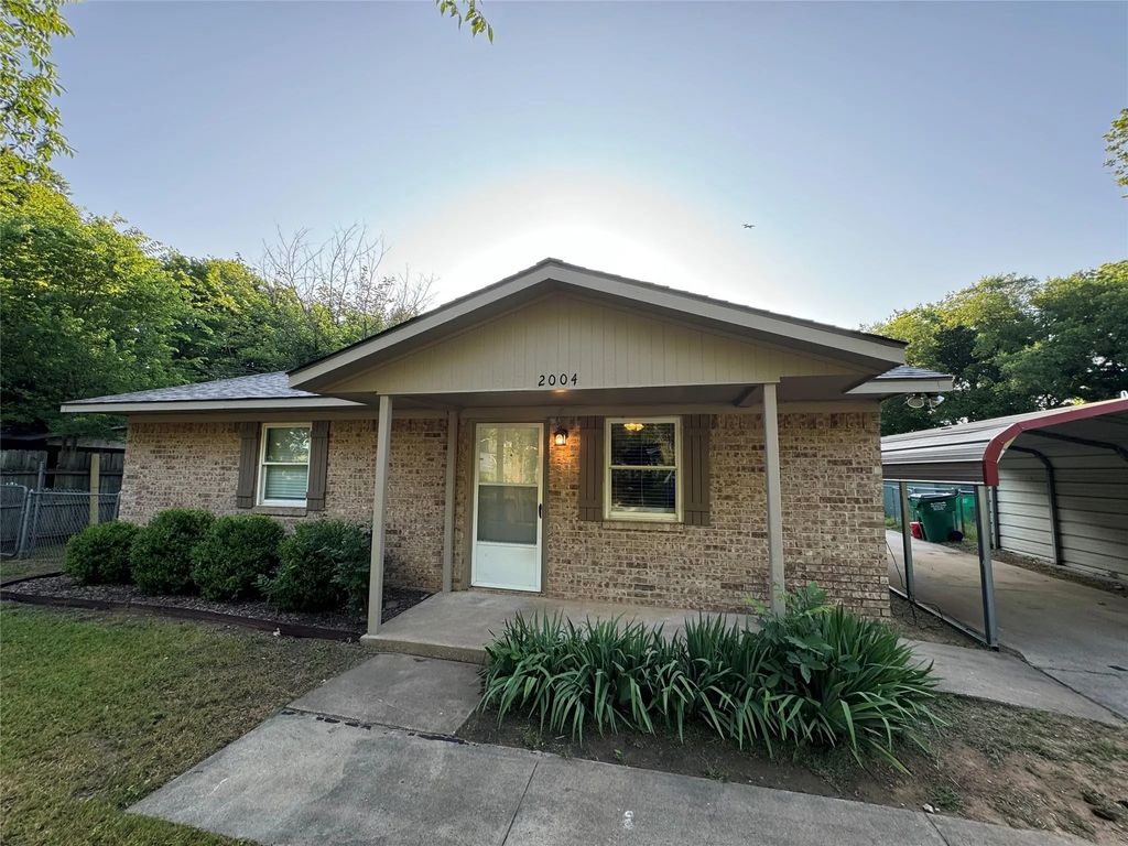 2004 Throckmorton Street, Gainesville