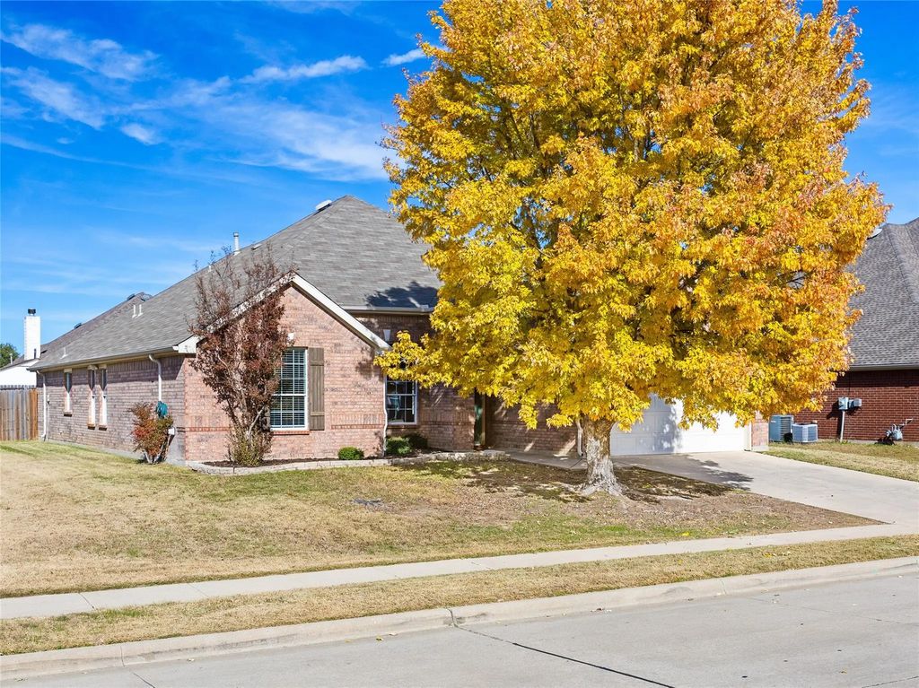 1104 Victory Bells Drive, Fort Worth