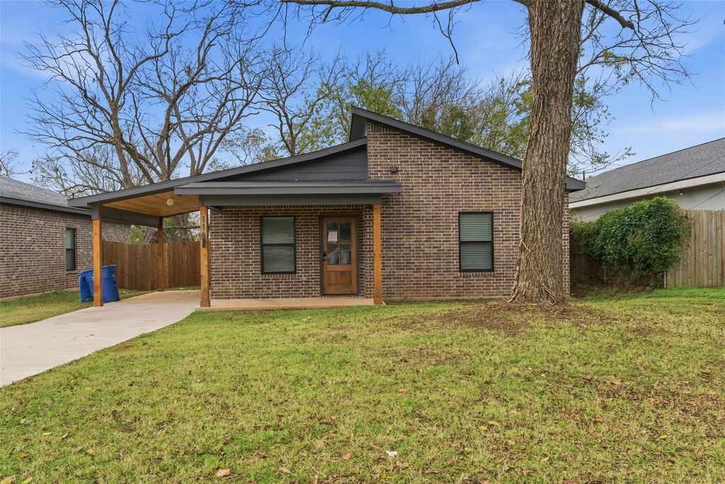 116 E Harrison Street, Denison