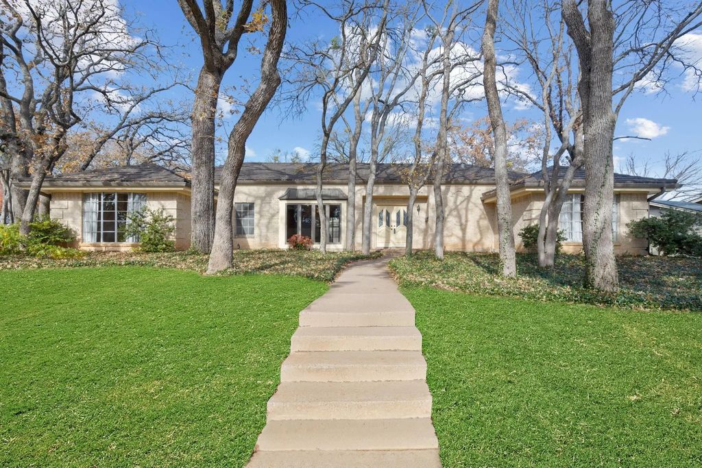 5021 Sugar Lake Road, Fort Worth